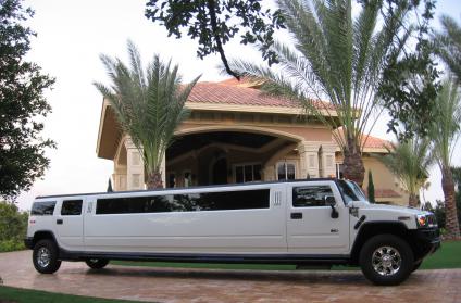 St Cloud White Hummer Limo 